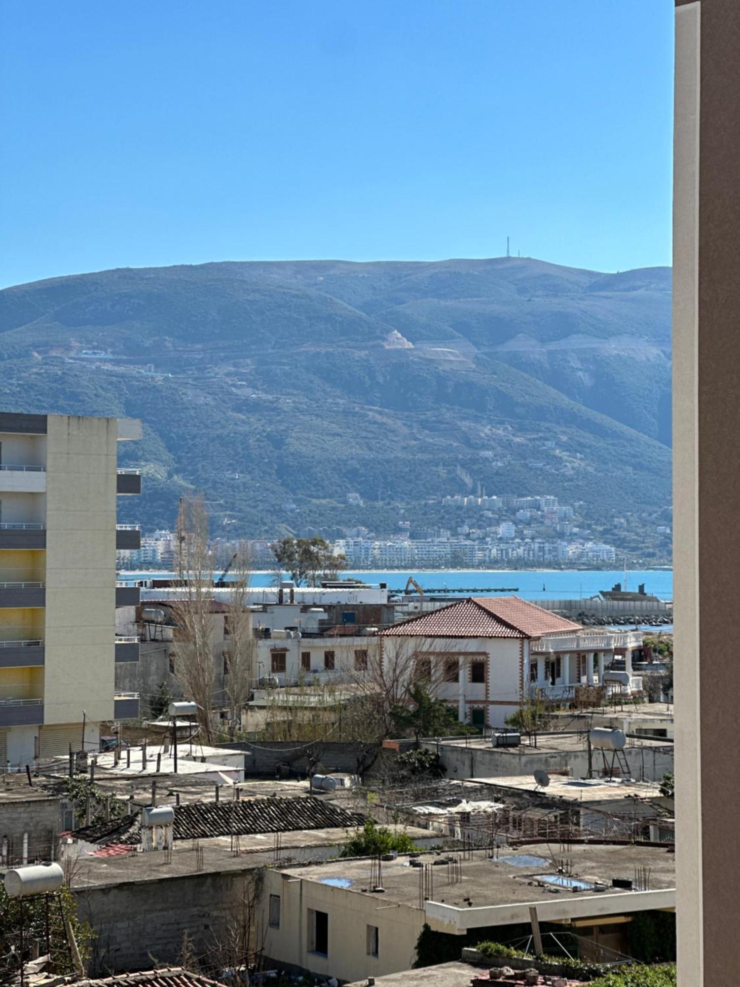 Beachfront Apartment With Balcony Влёра Экстерьер фото