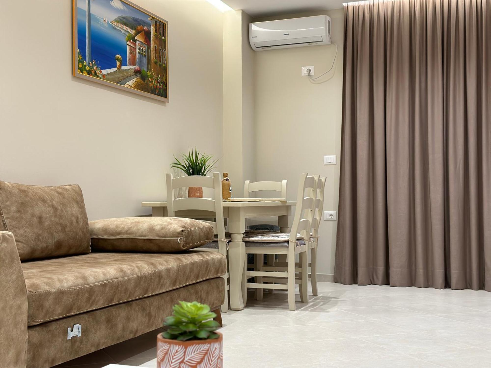 Beachfront Apartment With Balcony Влёра Экстерьер фото