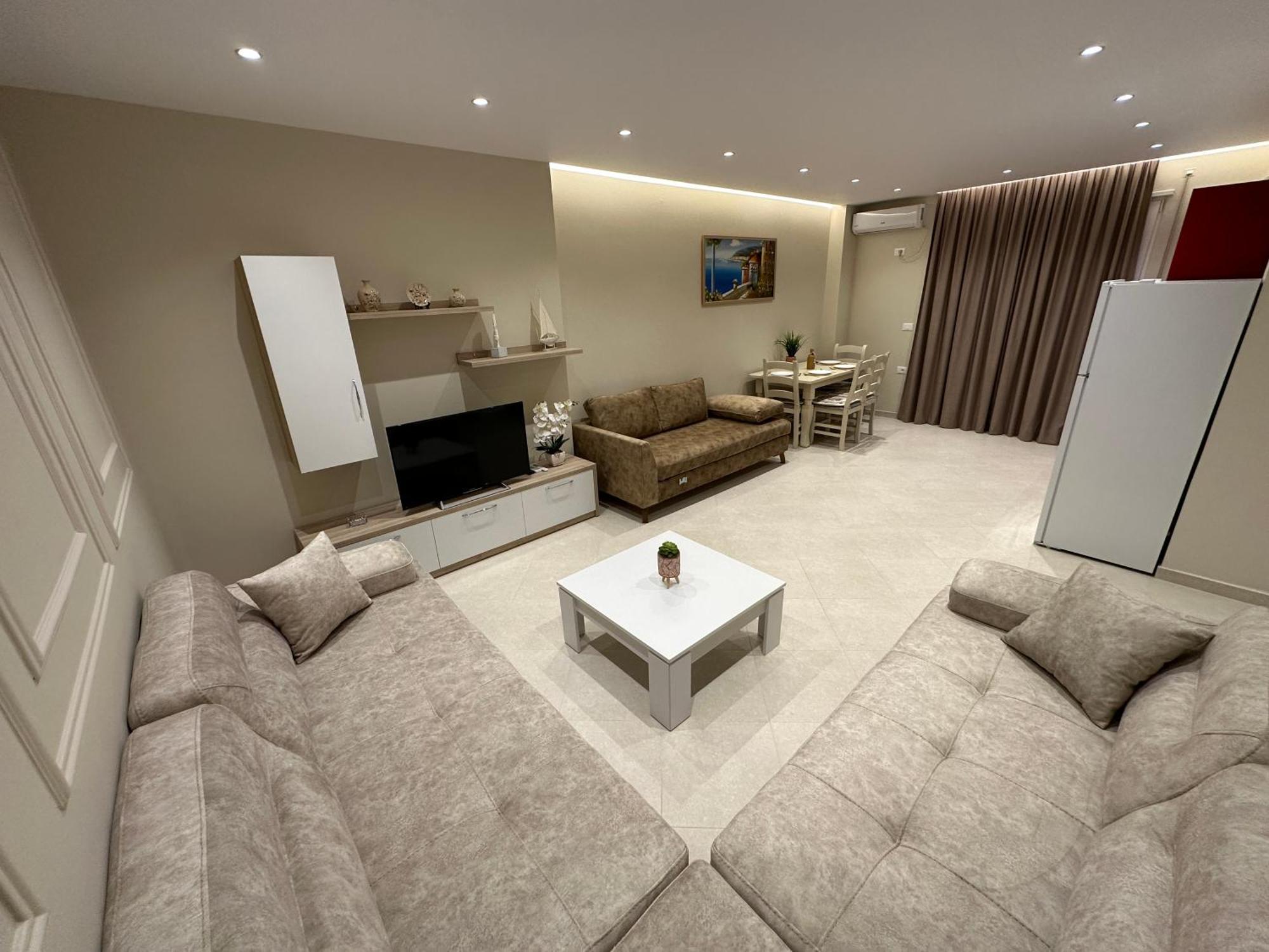 Beachfront Apartment With Balcony Влёра Экстерьер фото