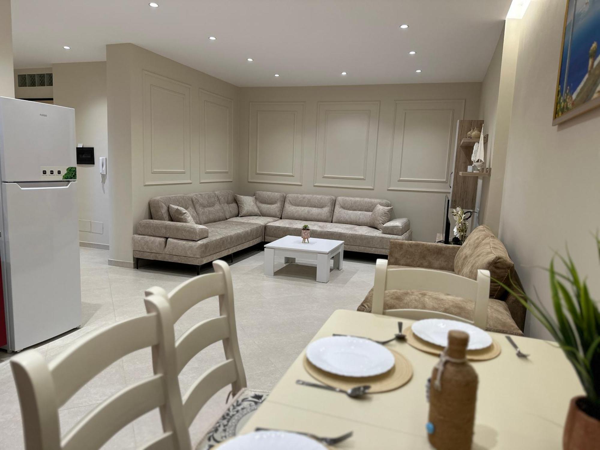 Beachfront Apartment With Balcony Влёра Экстерьер фото