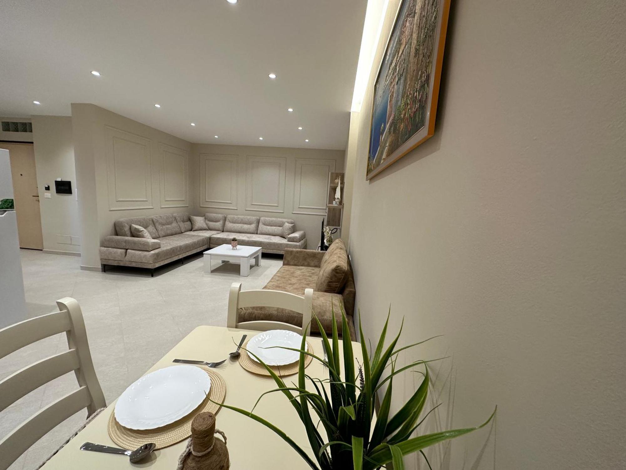 Beachfront Apartment With Balcony Влёра Экстерьер фото